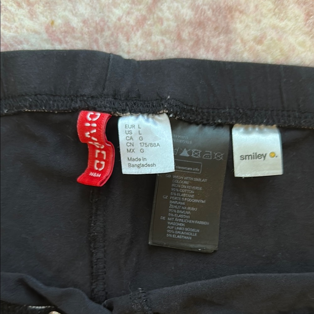 Women’s Black Leggings with Smiley Face Knee Graphic L - Picture 2 of 7